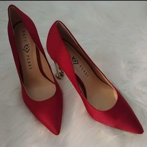 New with box Katy Perry Satin Suzanne Pump